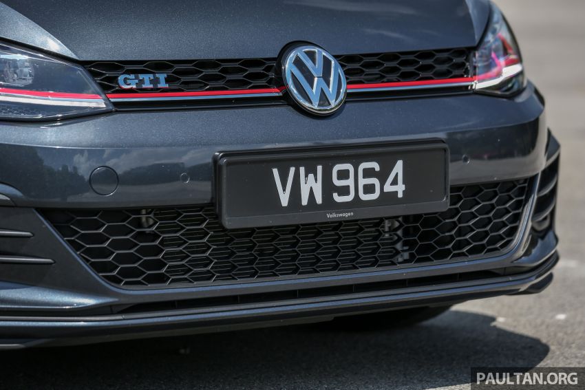 FIRST DRIVE: 2018 Volkswagen Golf GTI and R Mk7.5 826962
