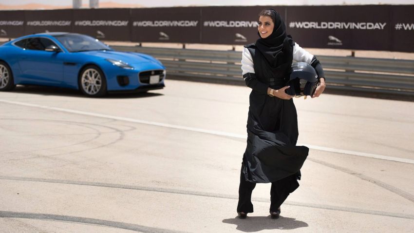 Aseel Al Hamad ‘sesah’ Jaguar F-Type di litar sempena wanita dibenarkan untuk memandu di Arab Saudi 830699