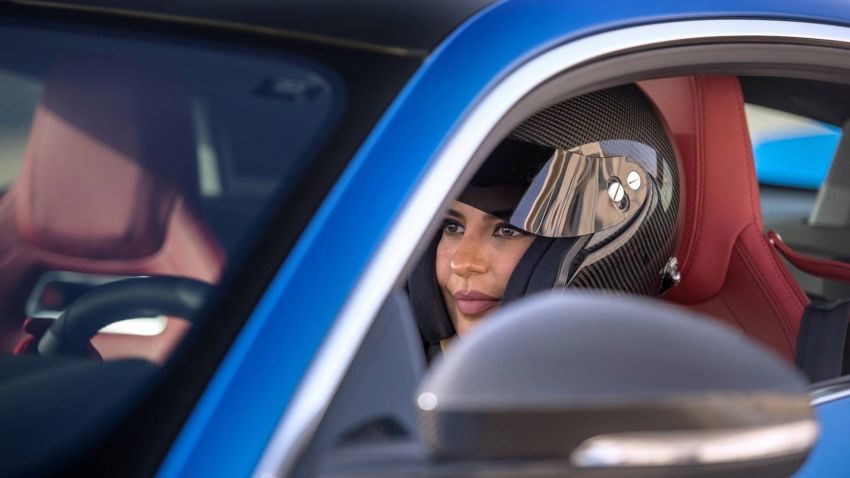 Aseel Al Hamad ‘sesah’ Jaguar F-Type di litar sempena wanita dibenarkan untuk memandu di Arab Saudi 830701