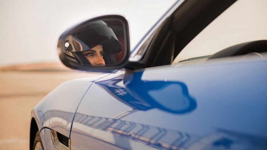 Aseel Al Hamad ‘sesah’ Jaguar F-Type di litar sempena wanita dibenarkan untuk memandu di Arab Saudi 830704