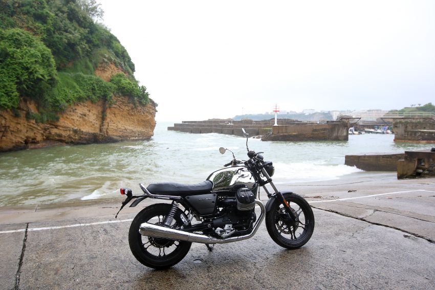 2018 Moto Guzzi V7 III Limited shown at Biarritz 830100