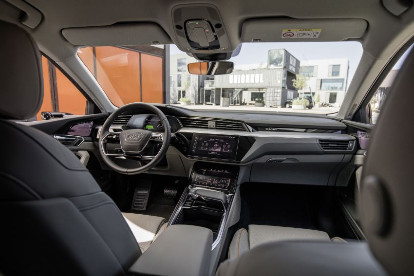 Audi e-tron – bahagian dalam disiar, cermin sisi digital 835055