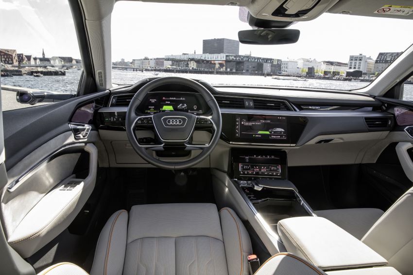 Audi e-tron – bahagian dalam disiar, cermin sisi digital 835056