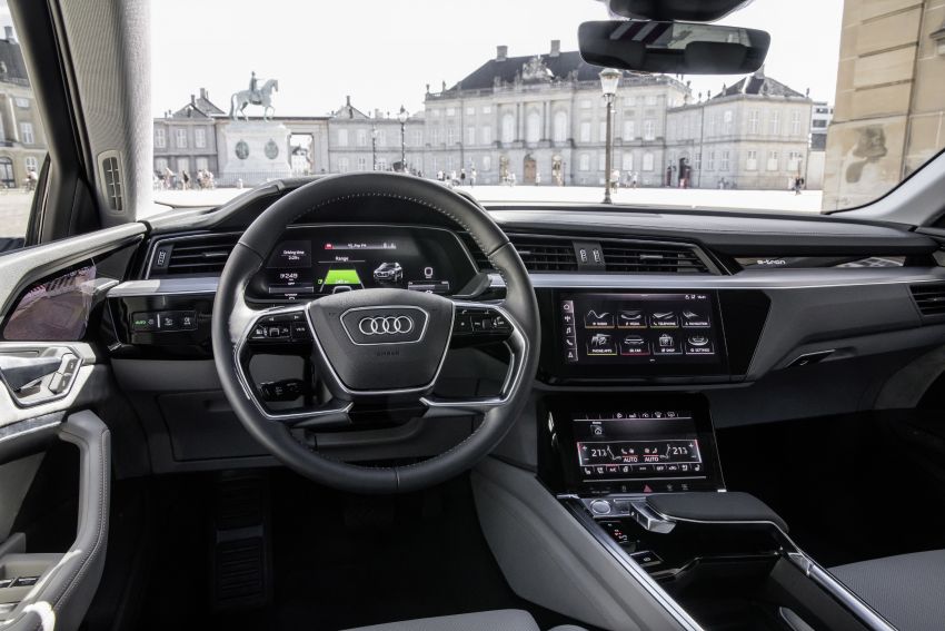 Audi e-tron – bahagian dalam disiar, cermin sisi digital 835059