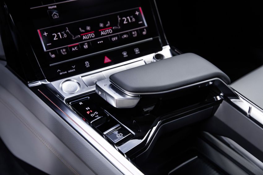 Audi e-tron – bahagian dalam disiar, cermin sisi digital 835064