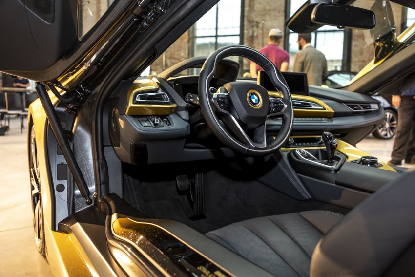BMW i3 and i8 Starlight Edition – 24-karat gold paint 833571