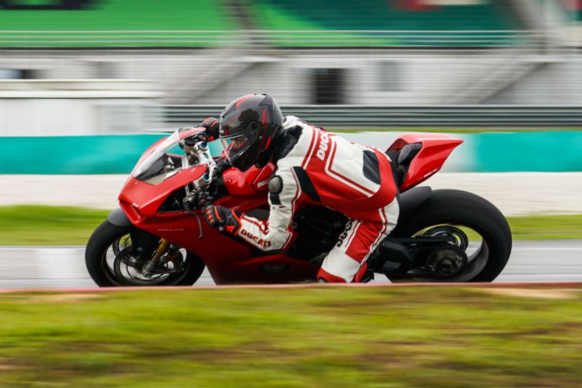 TUNGGANG UJI: Ducati Panigale V4 842951