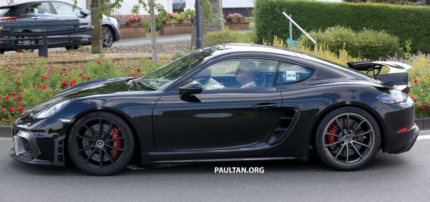 SPIED: Porsche Cayman GT4 facelift spotted testing 843922