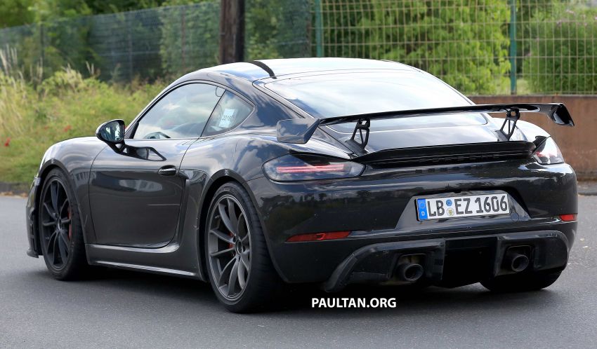 SPIED: Porsche Cayman GT4 facelift spotted testing 843924