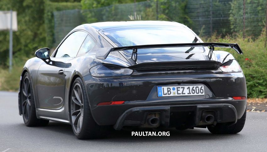 SPIED: Porsche Cayman GT4 facelift spotted testing 843925