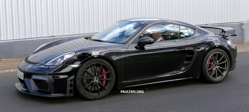 SPIED: Porsche Cayman GT4 facelift spotted testing 843931