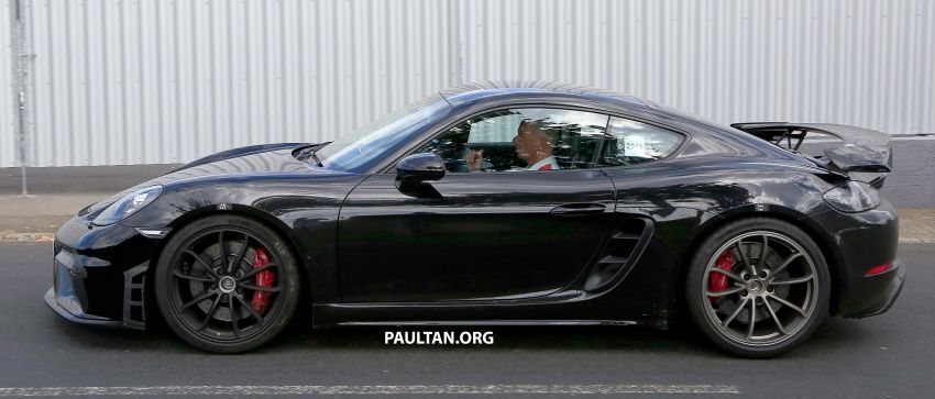 SPIED: Porsche Cayman GT4 facelift spotted testing 843932