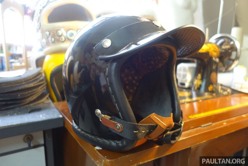 Mesin jahit lama Singer, duit dalam poket RM7 dan bara semangat anak muda – ini cerita Suzzy Helmet 834241