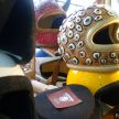 Mesin jahit lama Singer, duit dalam poket RM7 dan bara semangat anak muda – ini cerita Suzzy Helmet