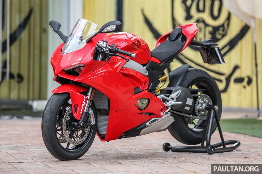 FIRST RIDE: 2018 Ducati Panigale V4 S – welcome to the new world, but is four pots better than two? 851500