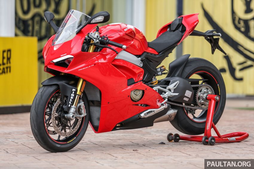 FIRST RIDE: 2018 Ducati Panigale V4 S – welcome to the new world, but is four pots better than two? 851508