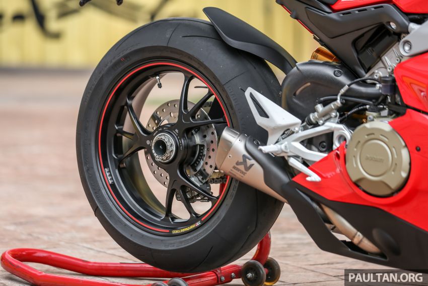 FIRST RIDE: 2018 Ducati Panigale V4 S – welcome to the new world, but is four pots better than two? 851524