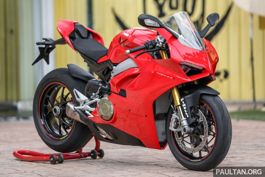 FIRST RIDE: 2018 Ducati Panigale V4 S – welcome to the new world, but is four pots better than two? 851509