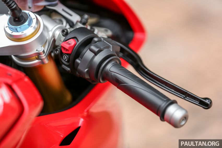 FIRST RIDE: 2018 Ducati Panigale V4 S – welcome to the new world, but is four pots better than two? 851534