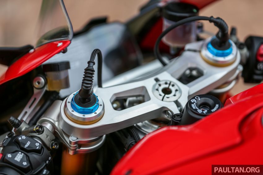 FIRST RIDE: 2018 Ducati Panigale V4 S – welcome to the new world, but is four pots better than two? 851536
