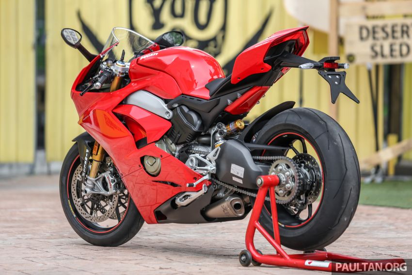 FIRST RIDE: 2018 Ducati Panigale V4 S – welcome to the new world, but is four pots better than two? 851511