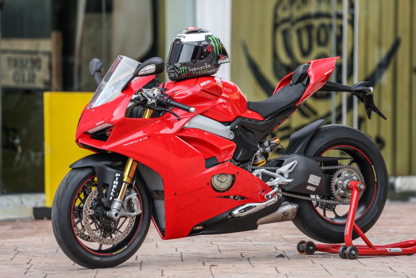 FIRST RIDE: 2018 Ducati Panigale V4 S – welcome to the new world, but is four pots better than two? 851549
