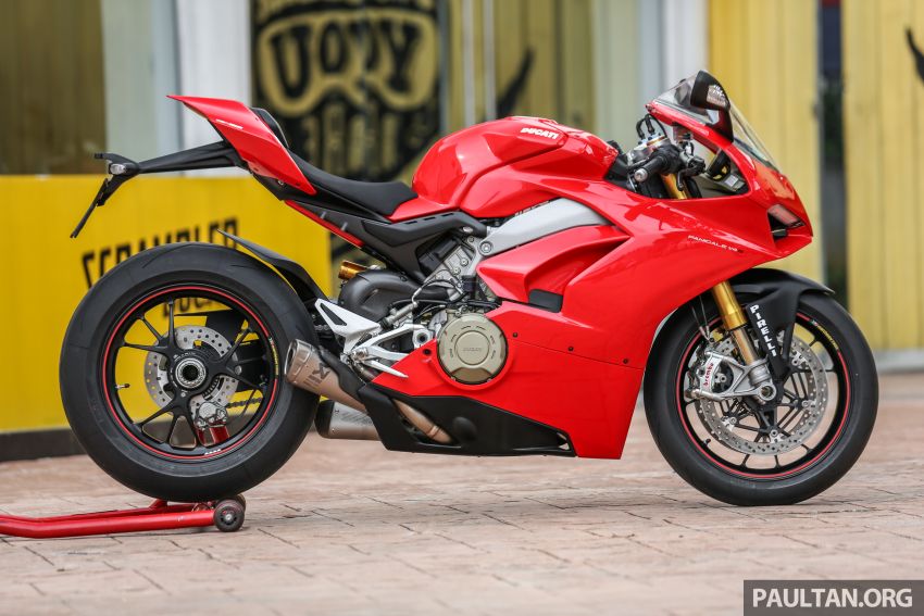 FIRST RIDE: 2018 Ducati Panigale V4 S – welcome to the new world, but is four pots better than two? 851513