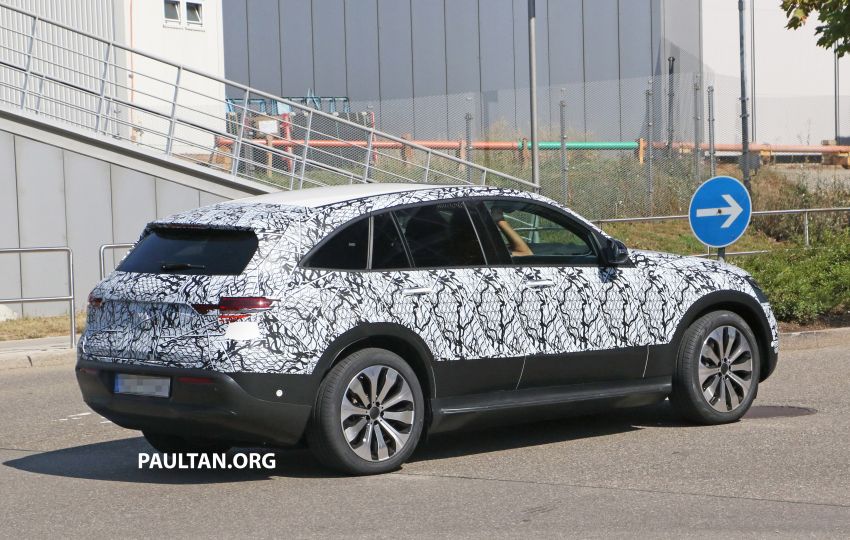 Mercedes-Benz EQC completes final round of hot weather testing, interior partially shown in spyshots 852917