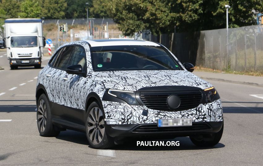 Mercedes-Benz EQC completes final round of hot weather testing, interior partially shown in spyshots 852908
