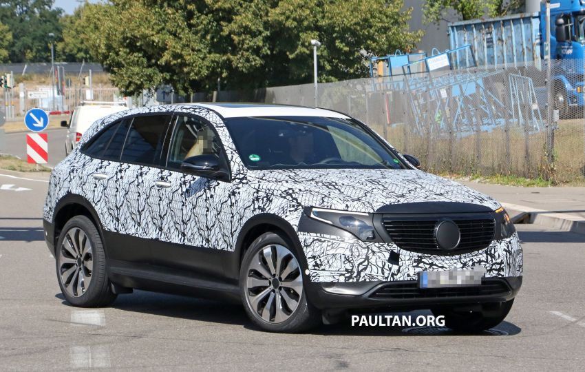 Mercedes-Benz EQC completes final round of hot weather testing, interior partially shown in spyshots 852909