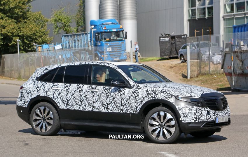 Mercedes-Benz EQC completes final round of hot weather testing, interior partially shown in spyshots 852912