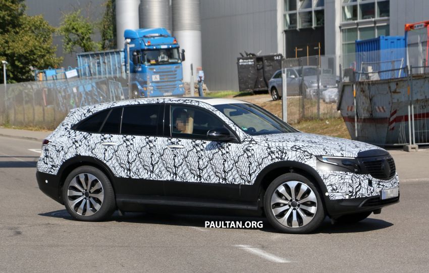 Mercedes-Benz EQC completes final round of hot weather testing, interior partially shown in spyshots 852913