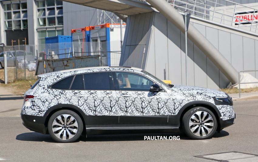 Mercedes-Benz EQC completes final round of hot weather testing, interior partially shown in spyshots 852914