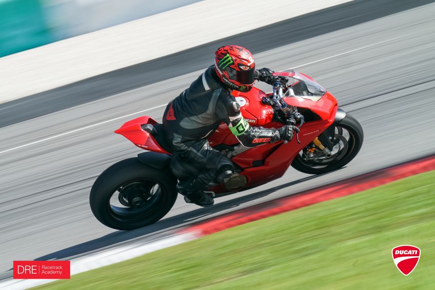 FIRST RIDE: 2018 Ducati Panigale V4 S – welcome to the new world, but is four pots better than two? 851555