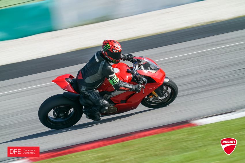 FIRST RIDE: 2018 Ducati Panigale V4 S – welcome to the new world, but is four pots better than two? 851559