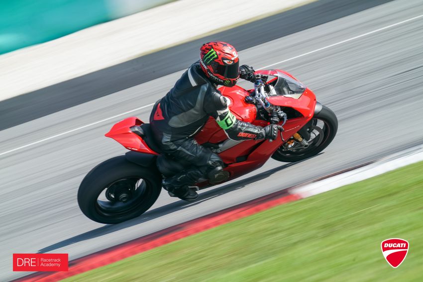 FIRST RIDE: 2018 Ducati Panigale V4 S – welcome to the new world, but is four pots better than two? 851551