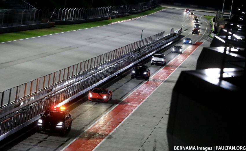 Tun Mahathir cuba lampu malam di SIC menaiki Ferrari 845904