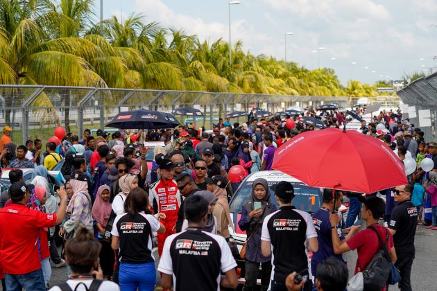 Perlumbaan kedua <em>Vios Challenge</em> di Terengganu terus dipenuhi aksi-aksi dramatik dan semangat tinggi