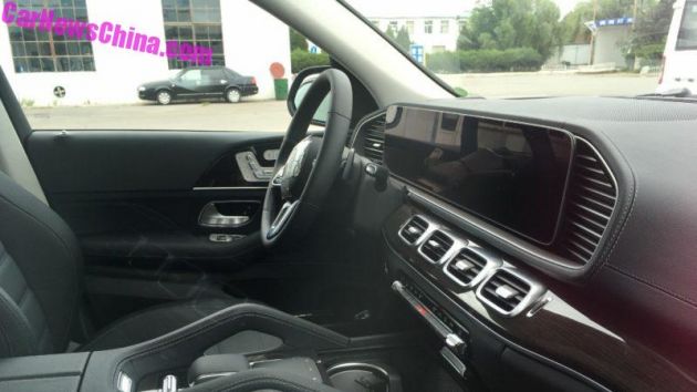 SPIED: V167 Mercedes-Benz GLE interior seen in full!
