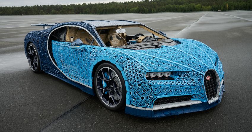 Lego built an epic, life-sized Bugatti Chiron that drives! 856953