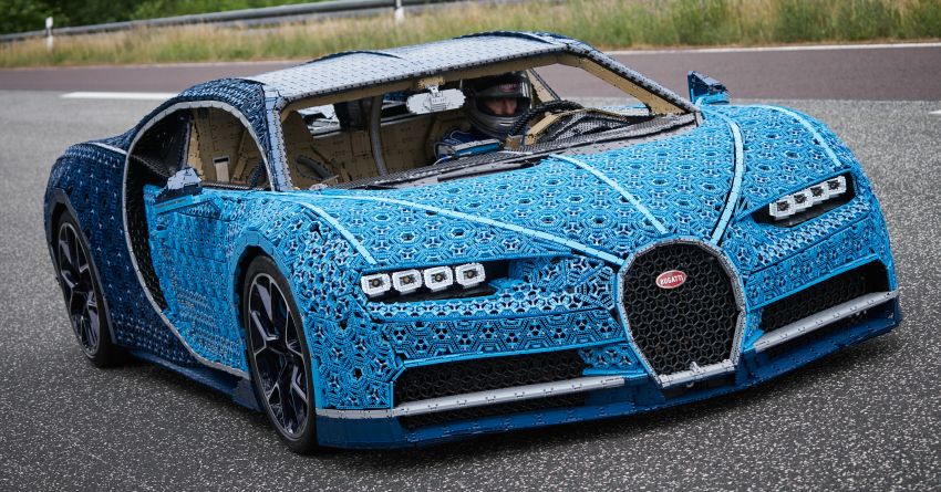 Lego built an epic, life-sized Bugatti Chiron that drives! 856963