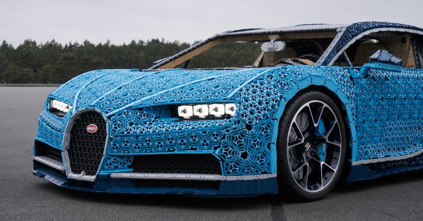 Lego built an epic, life-sized Bugatti Chiron that drives! 856966