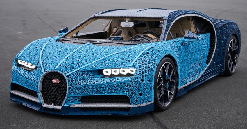 Lego built an epic, life-sized Bugatti Chiron that drives! 856967