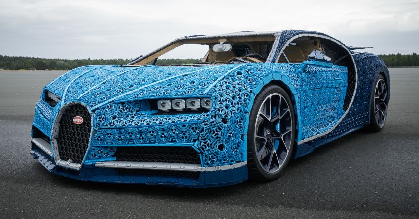 Lego built an epic, life-sized Bugatti Chiron that drives! 856960