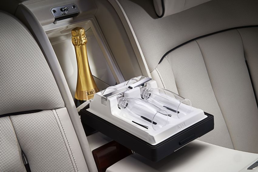 Rolls-Royce introduces Privacy Suite for the Extended Wheelbase Phantom – it’s a soundproof rear cabin! 857190