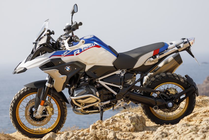 2019 BMW Motorrad R 1250 GS and R 1250 RT shown 861985