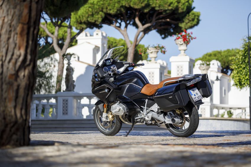 2019 BMW Motorrad R 1250 GS and R 1250 RT shown 862013