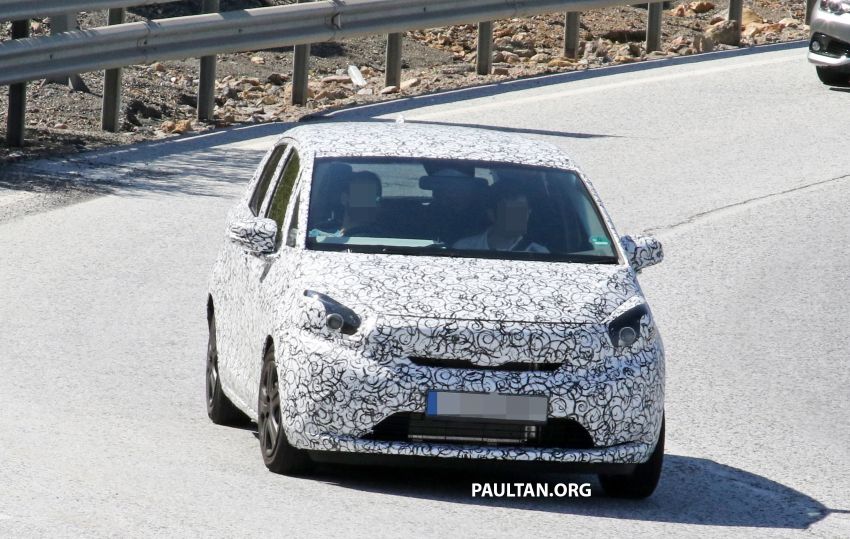 SPYSHOTS: Next-gen Honda Jazz spotted testing 865576