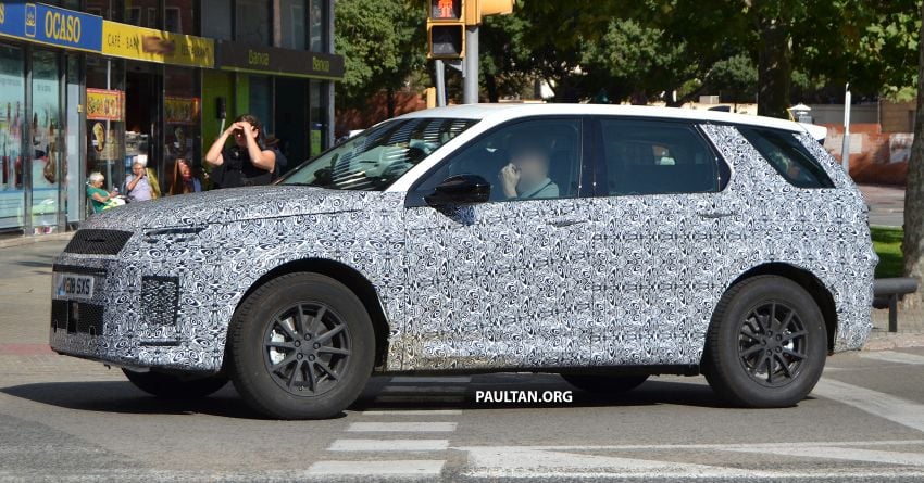 SPIED: Land Rover Discovery Sport facelift testing 864175