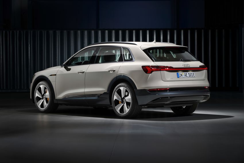 Audi e-tron buat penampilan global – SUV elektrik produksi pertama daripada Audi, kuasa 355 hp/561 Nm 863216